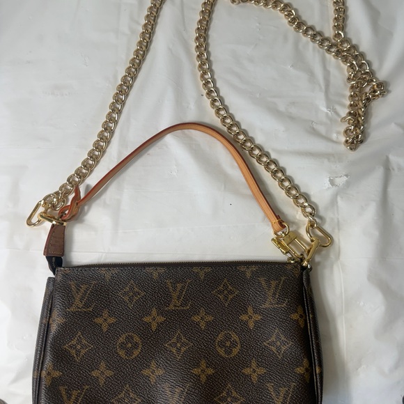 Louis Vuitton Pochette Classic Monogram Shoulder Bag crossbody - Picture 11 of 16